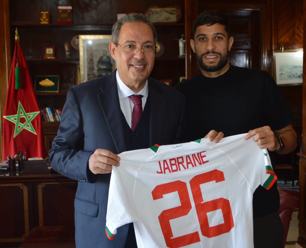 سطات: استقبال عامل الإقليم ليحيى جبران لاعب المنتخب الوطني وابن مدينة سطات الذي ساهم في انجاز أسود الأطلس