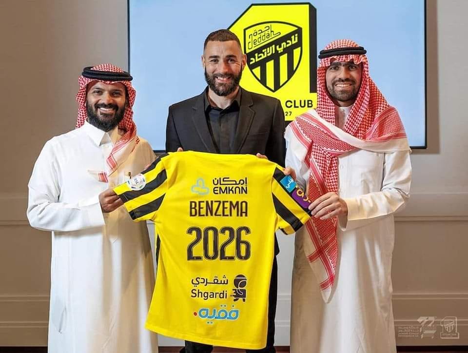 اتحاد جدة السعودي يعلن التعاقد مع بنزيما