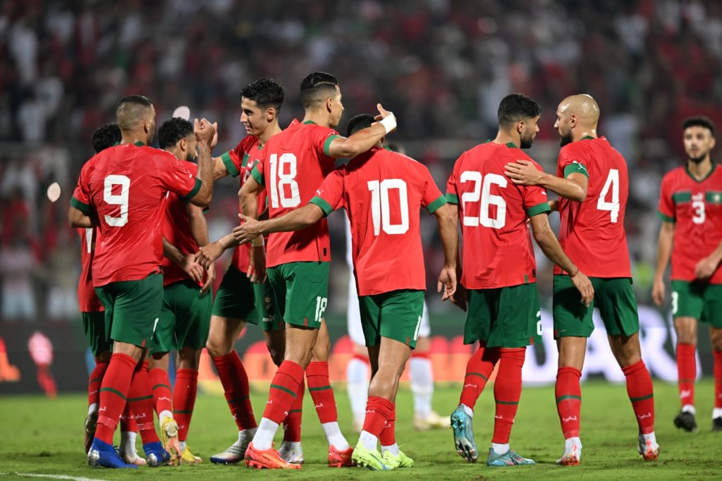 الفيفا تجتمع بالأسود بمقر إقامة المنتخب 