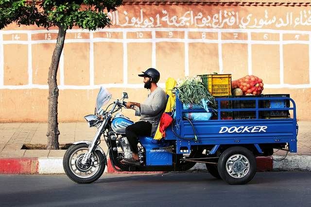 البيضاء: سائق ” تريبورتور ” متهور يدهس طفلة على سكة “الترومواي”