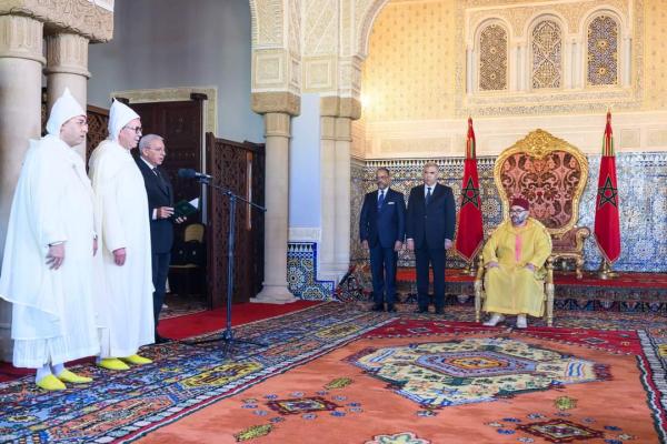 بحضور "لفتيت" والحاجب الملكي..عاهل البلاد يستقبل الولاة والعمال الجدد